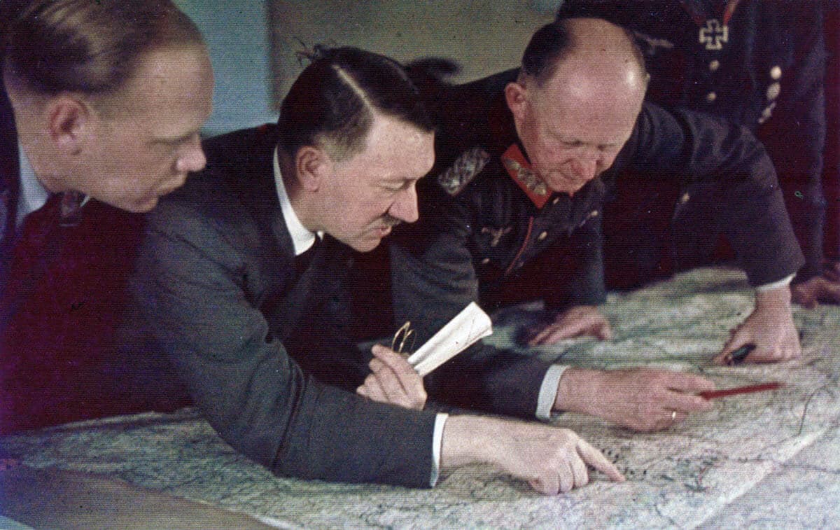 Адольф Гитлер с генералами